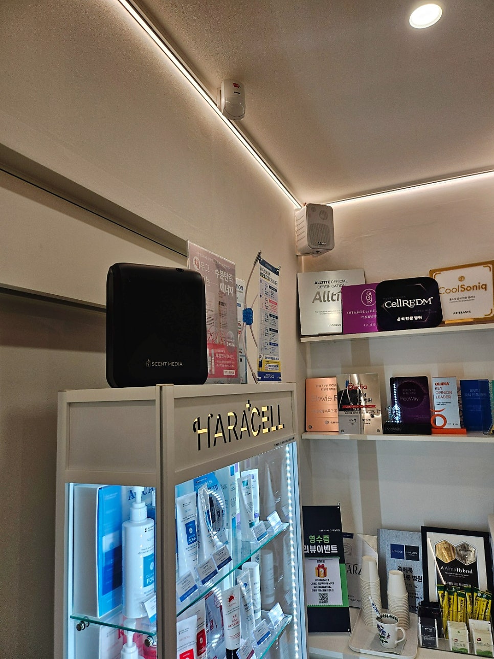 진열장 위 Scent Lite 근접 사진